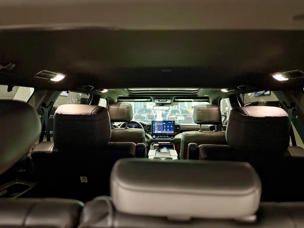 Toyota Sequoia 2025 — фото 13