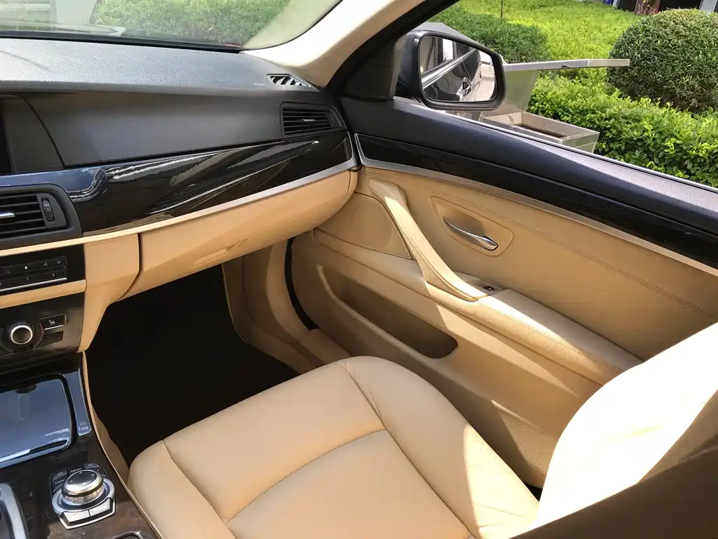 BMW 5 Series 2012 — фото 15