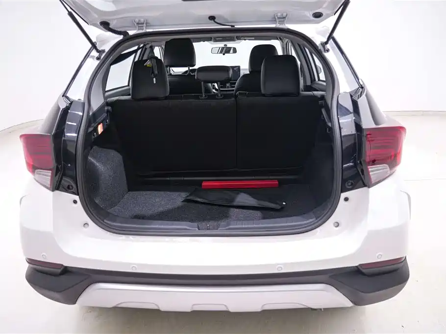 Toyota Yaris L 2022 — фото 14
