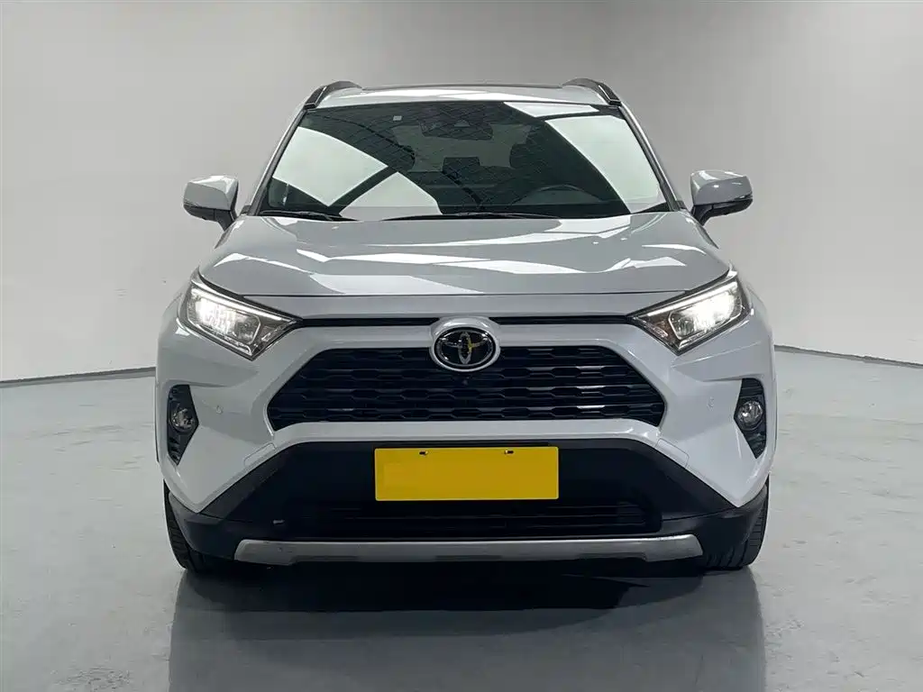 Toyota RAV4 2021 — фото 2