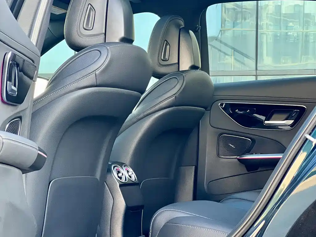 Mercedes-Benz C-Class 2022 — фото 10