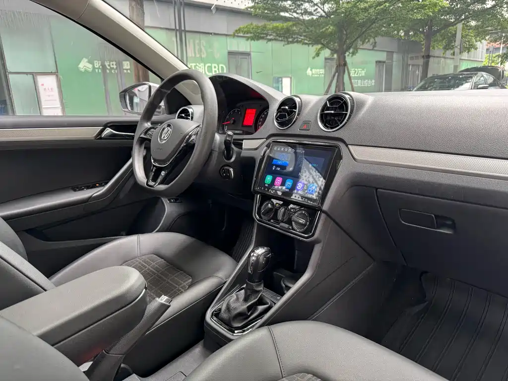 Volkswagen Jetta 2018 — фото 12