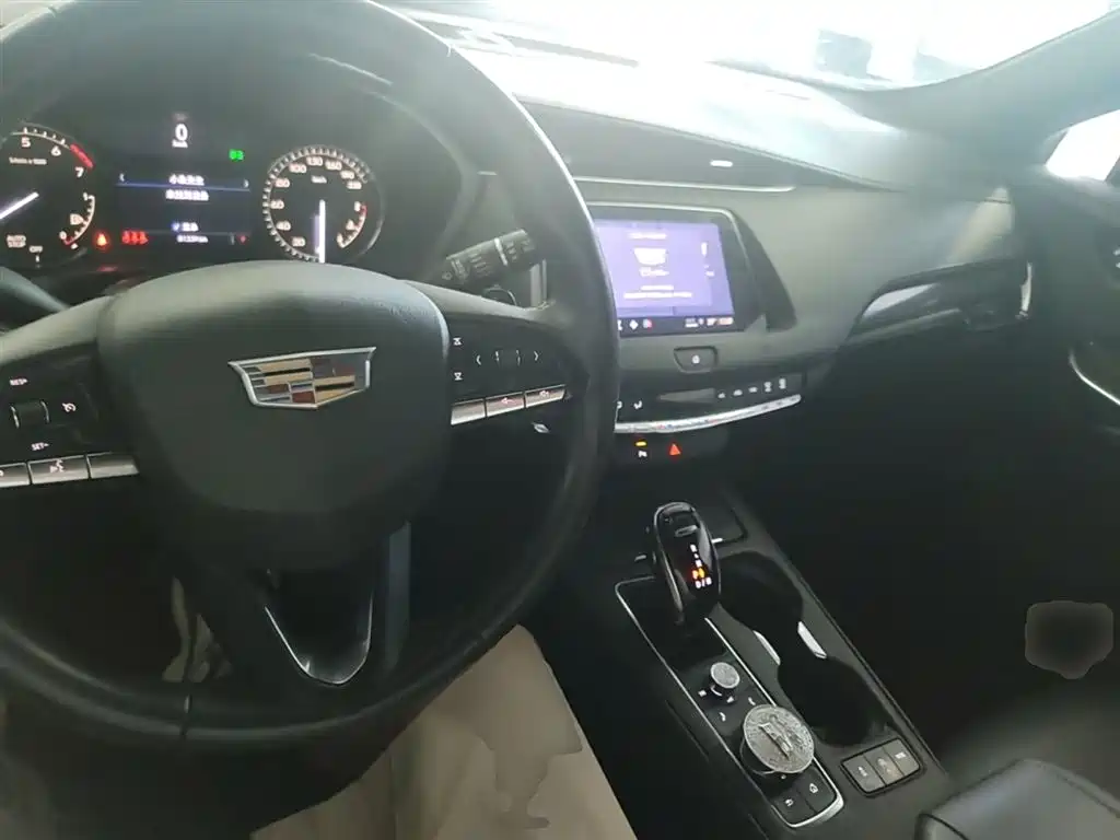 Cadillac XT4 2021 — фото 10