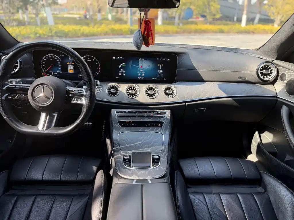 Mercedes-Benz E-Class 2022 — фото 8