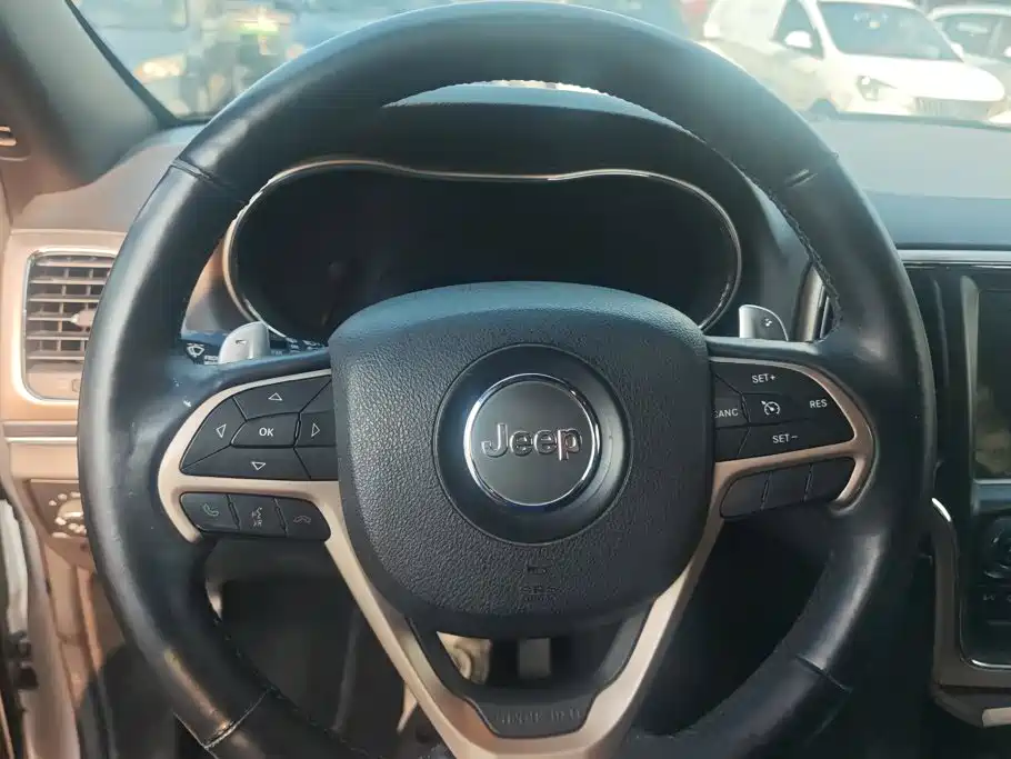 Jeep Grand Cherokee 2014 — фото 15