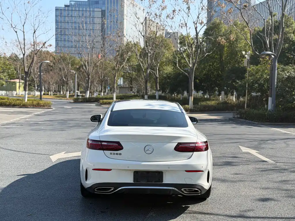Mercedes-Benz E-Class 2022 — фото 14
