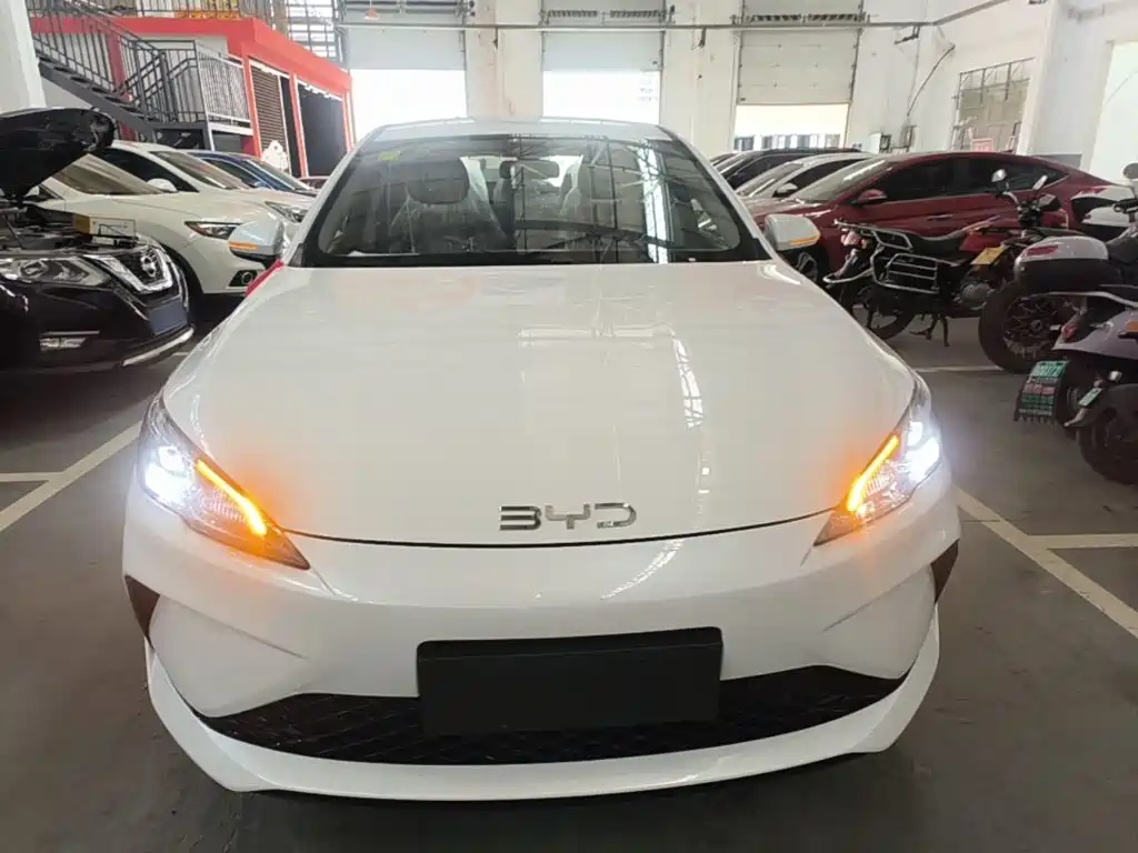 BYD Seal 05 DM-i 2026 — фото 3