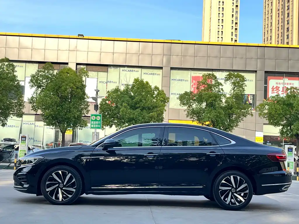 Volkswagen Passat 2023 — фото 8