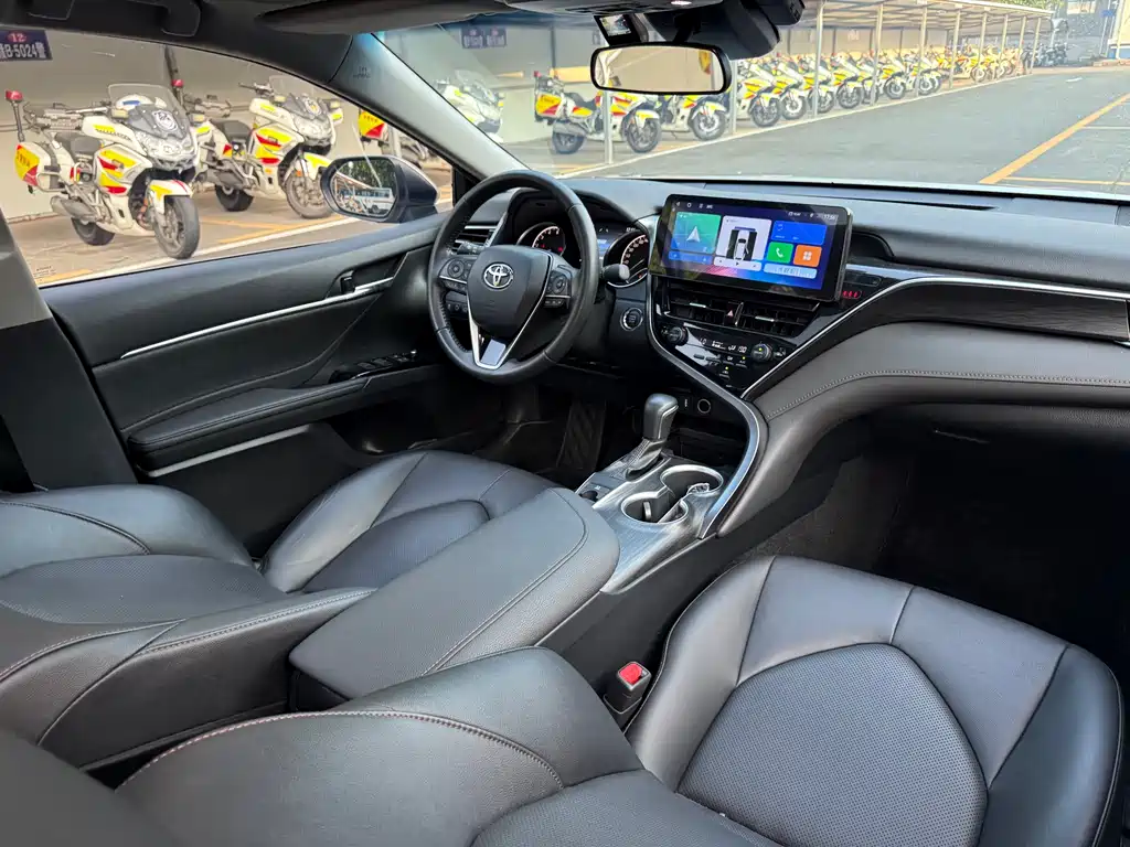 Toyota Camry 2023 — фото 10