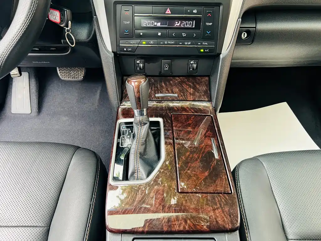 Toyota Camry 2017 — фото 16