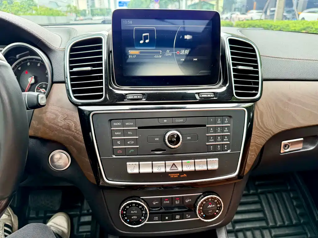 Mercedes-Benz GLS 2016 — фото 17