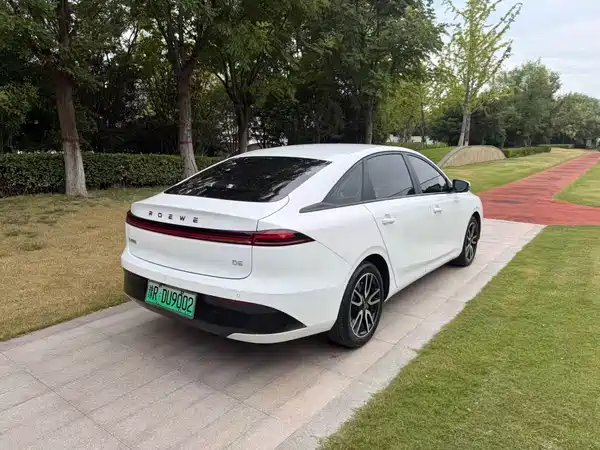 Roewe D6 2025