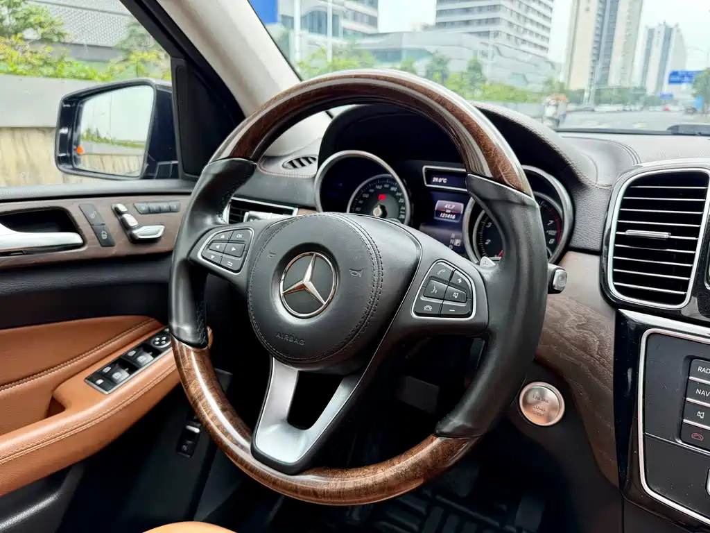 Mercedes-Benz GLS 2016 — фото 26