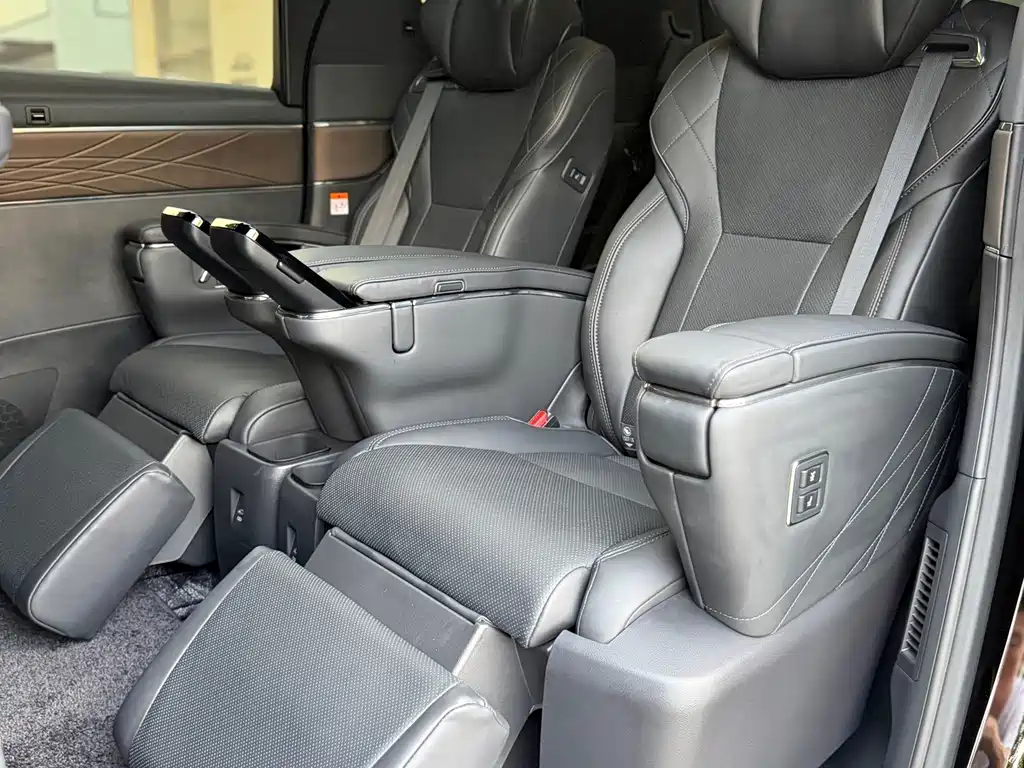 Toyota Vellfire 2024 — фото 17