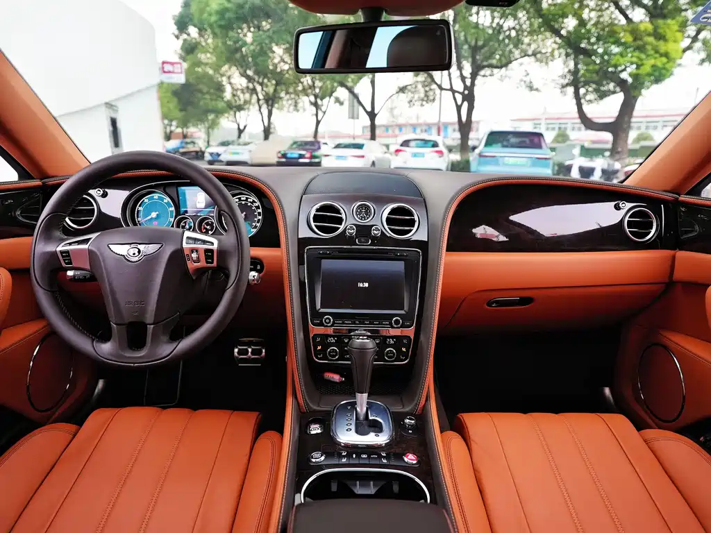 Bentley Flying Spur 2017 — фото 14