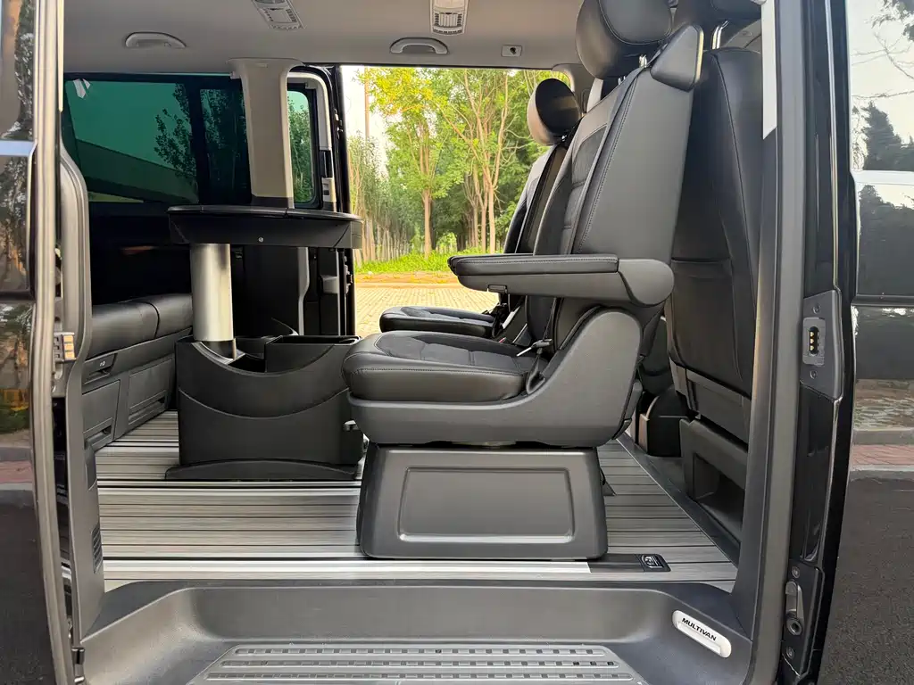Volkswagen Multivan 2019 — фото 25