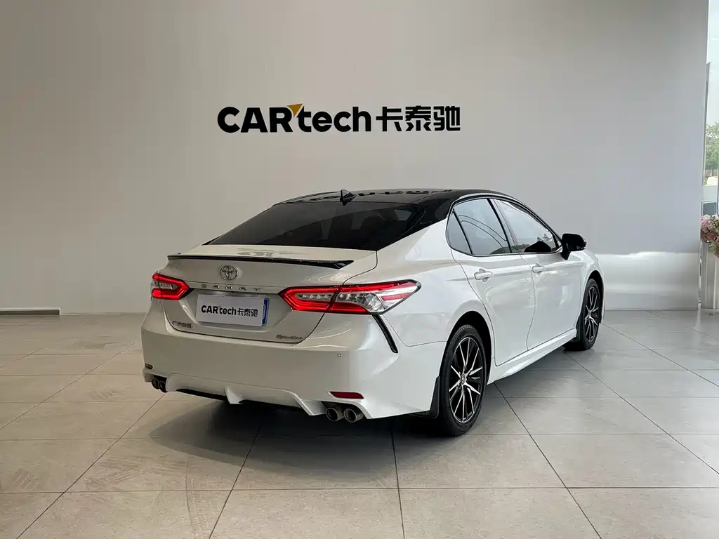 Toyota Camry 2023 — фото 4