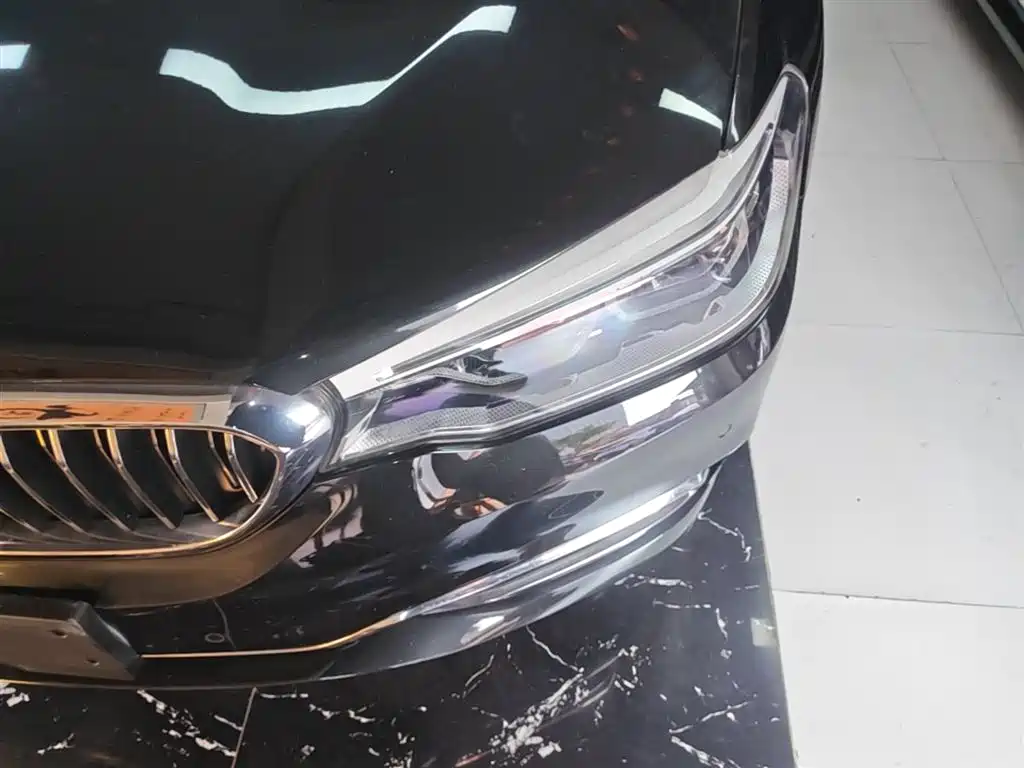 BMW 5 Series 2018 — фото 24