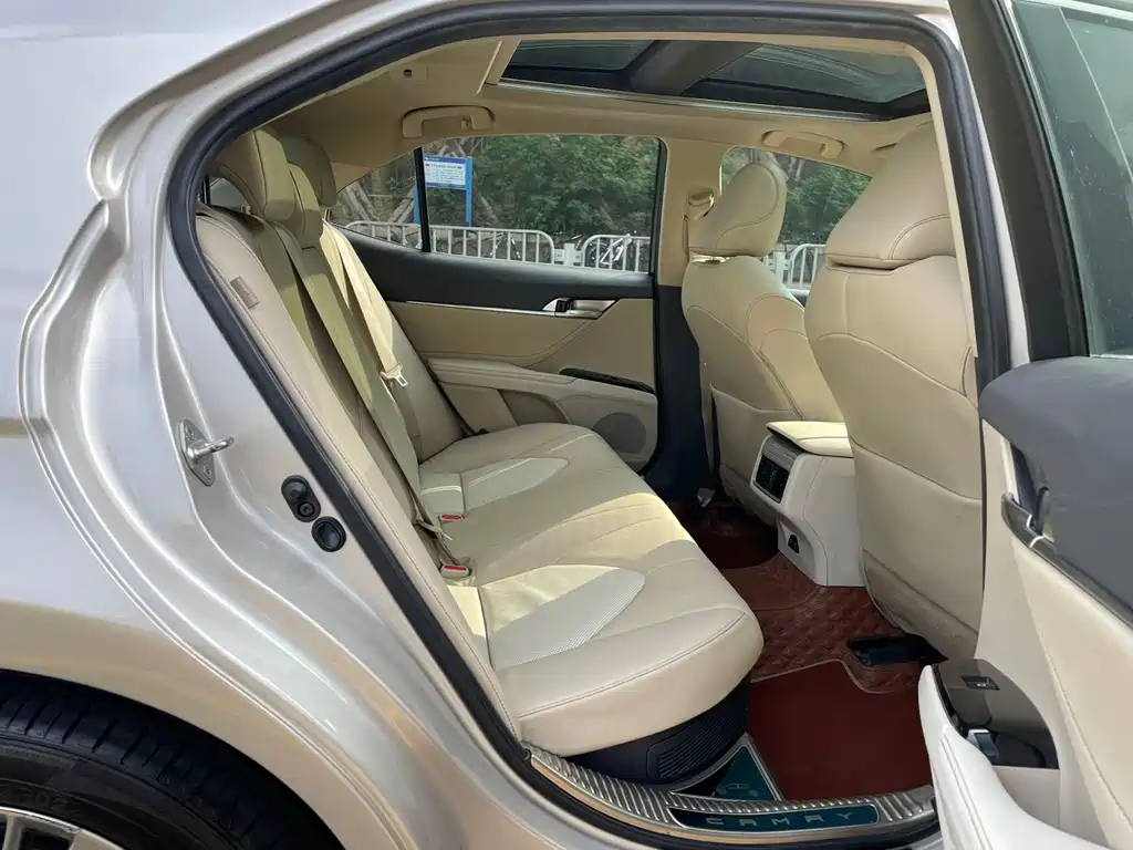 Toyota Camry 2020 — фото 17