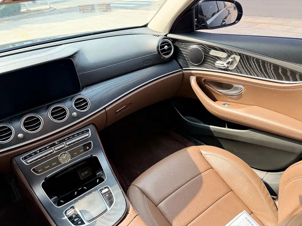 Mercedes-Benz E-Class 2019 — фото 15