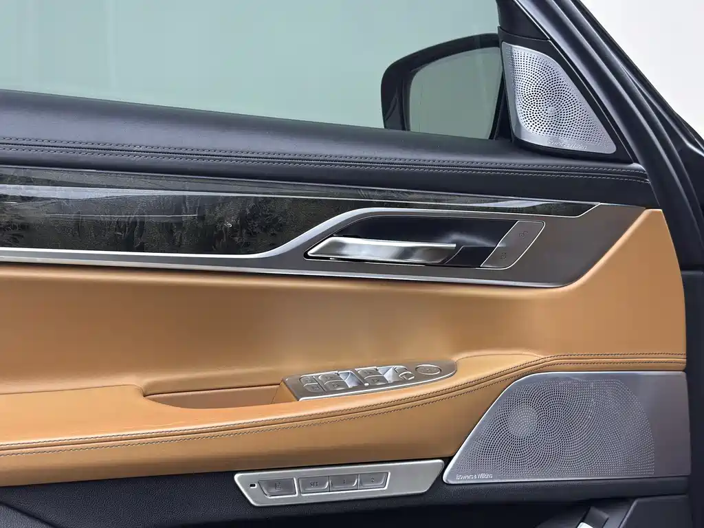 BMW 7 Series 2016 — фото 18