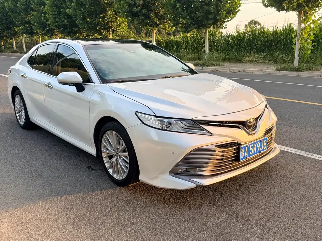 Toyota Camry 2018 — фото 3