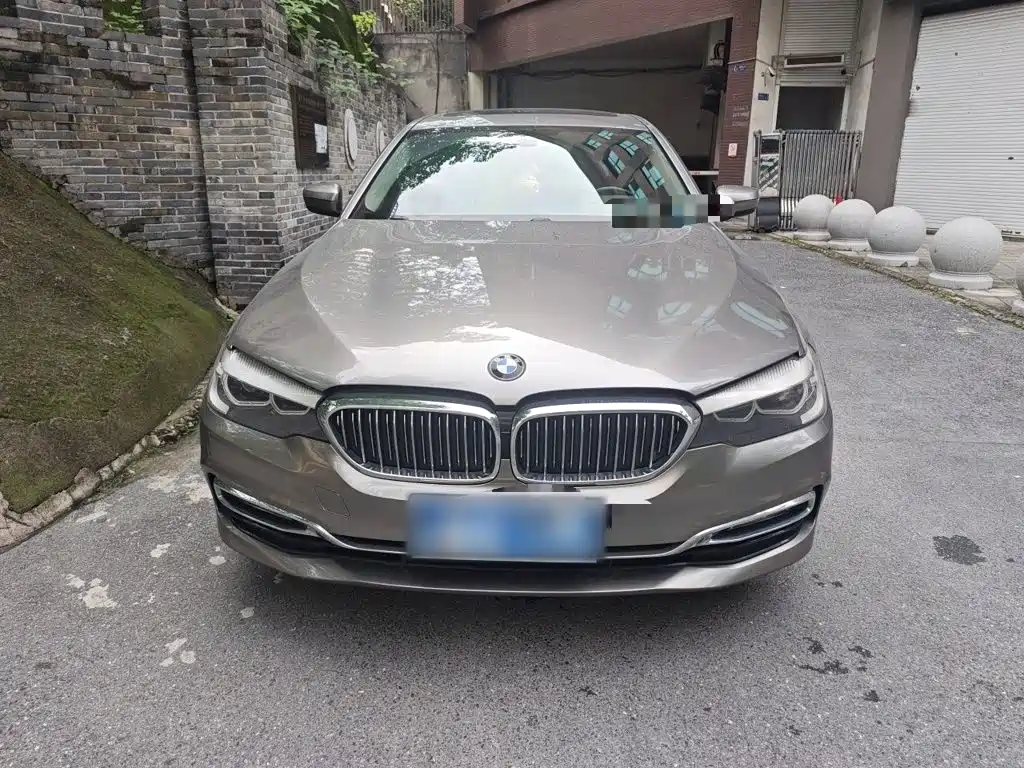 BMW 5 Series 2018 — фото 24