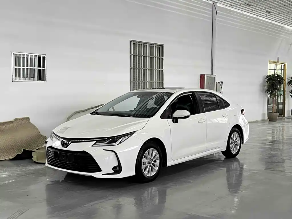 Toyota Corolla 2022 — фото 1