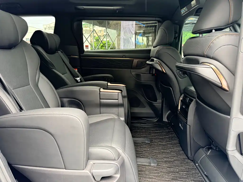 Toyota Alphard 2026 — фото 11