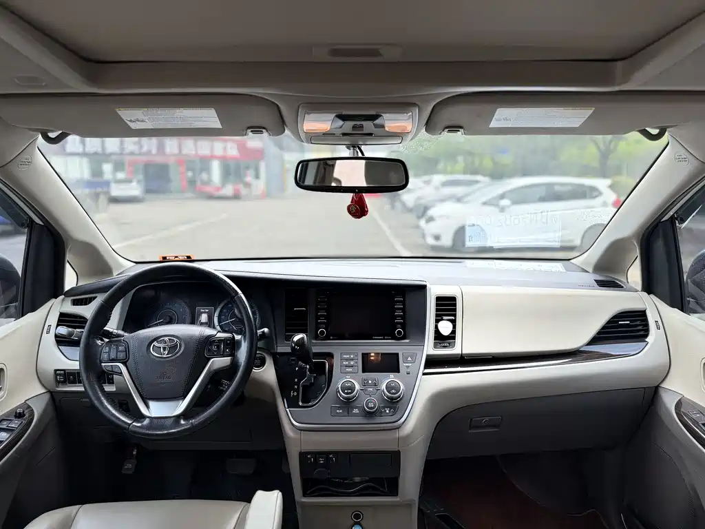 Toyota Sienna 2019 — фото 6