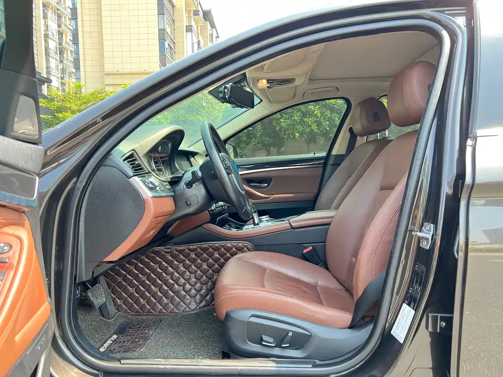 BMW 5 Series 2015 — фото 10
