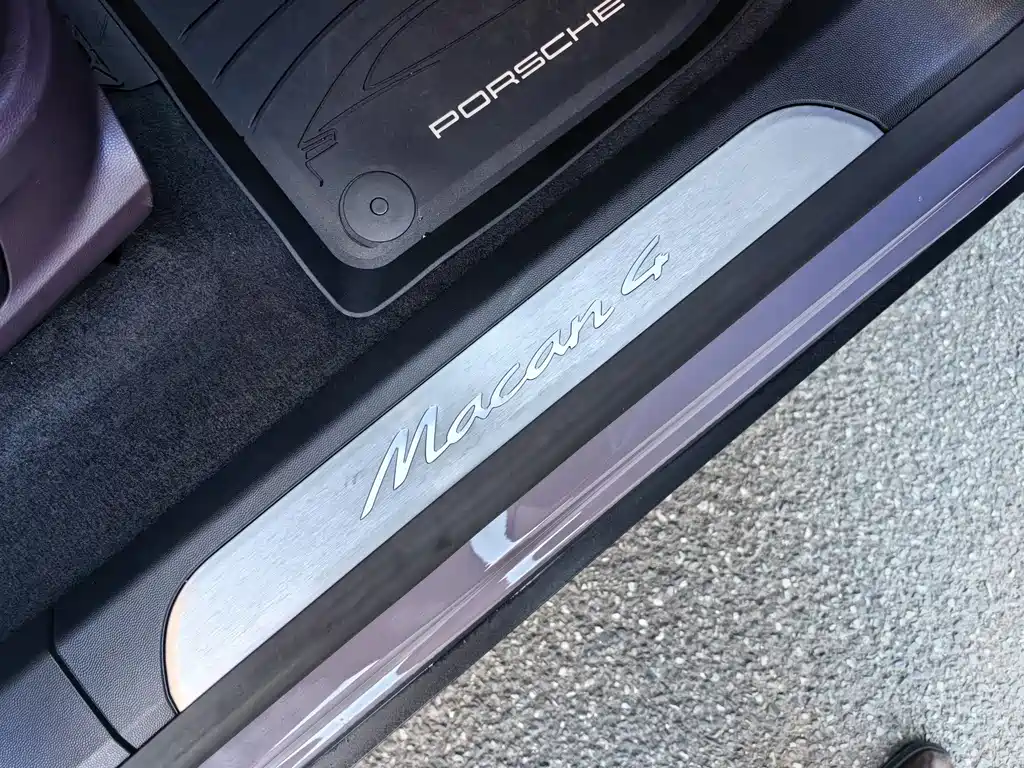 Porsche Macan EV 2025 — фото 18