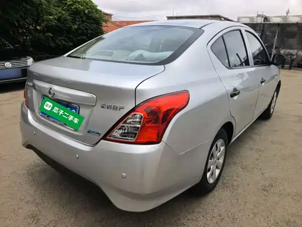 Nissan Sunny 2015