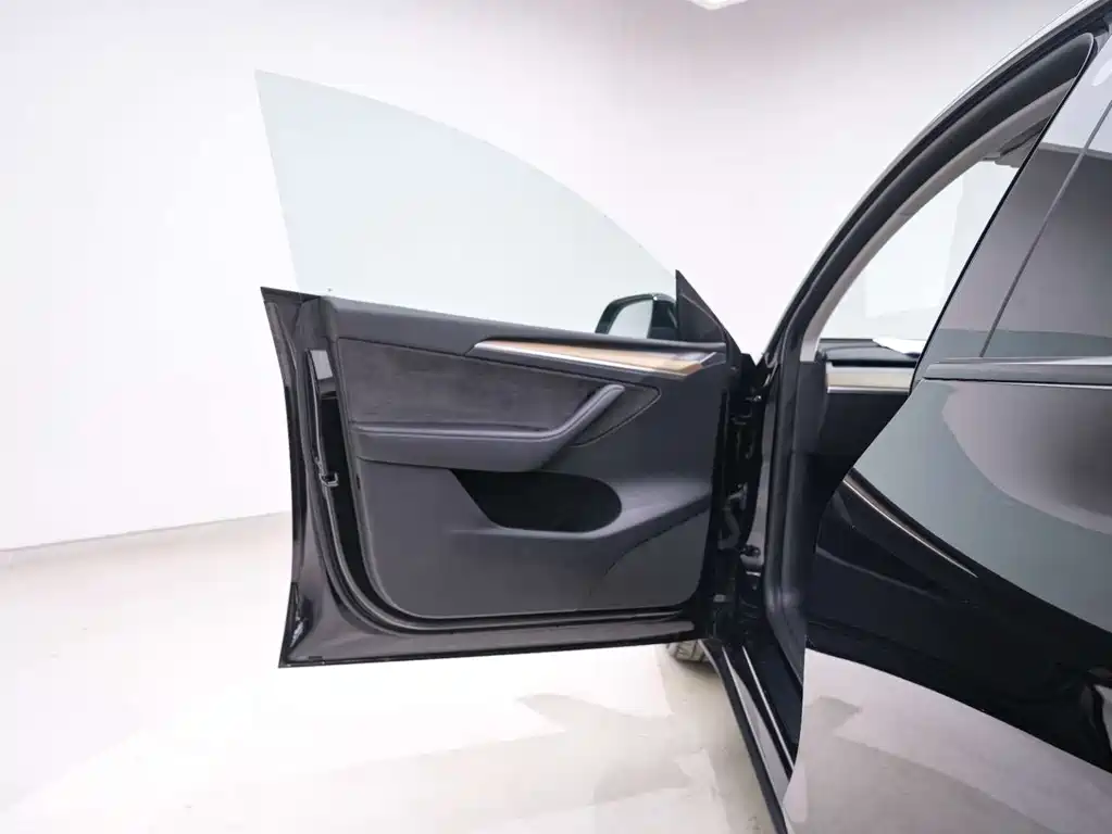 Tesla Model Y 2022 — фото 16