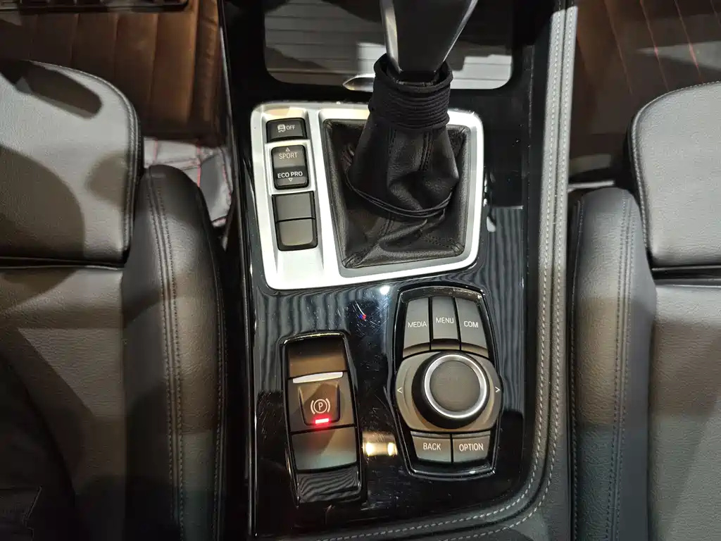 BMW 1 Series 2018 — фото 19