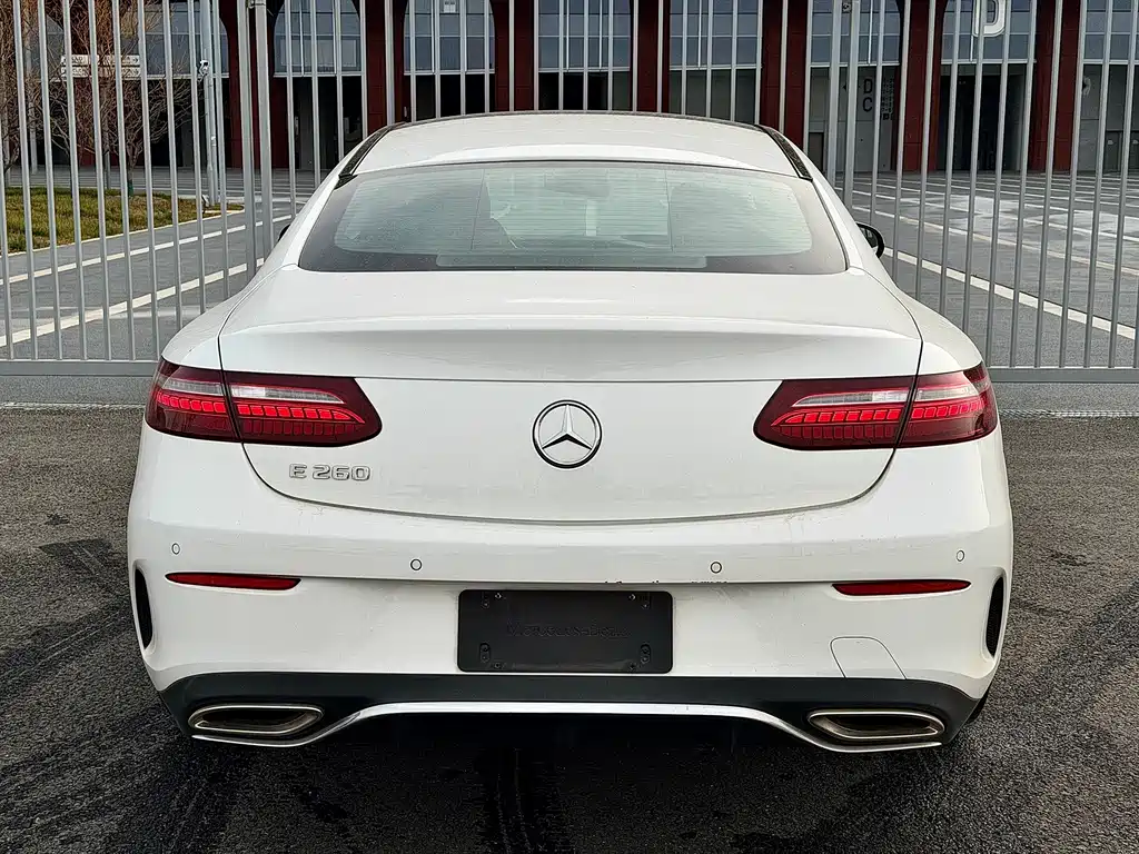 Mercedes-Benz E-Class 2023 — фото 4