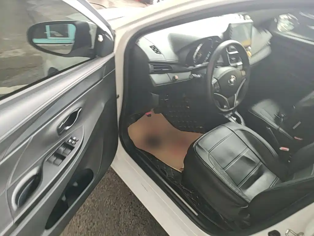 Toyota Yaris L 2022 — фото 16