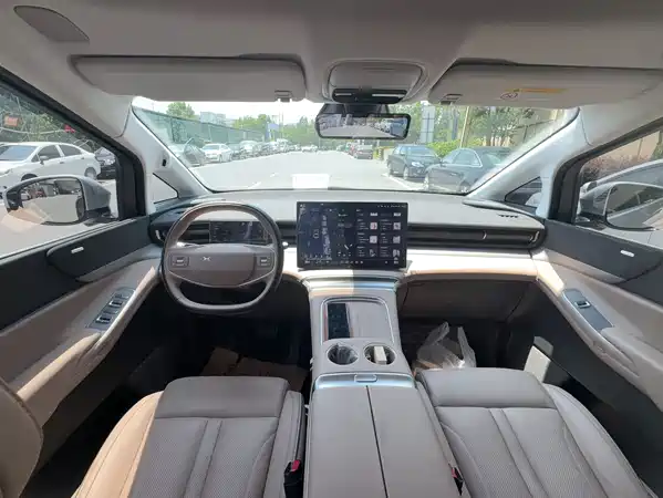 XPeng X9 2024