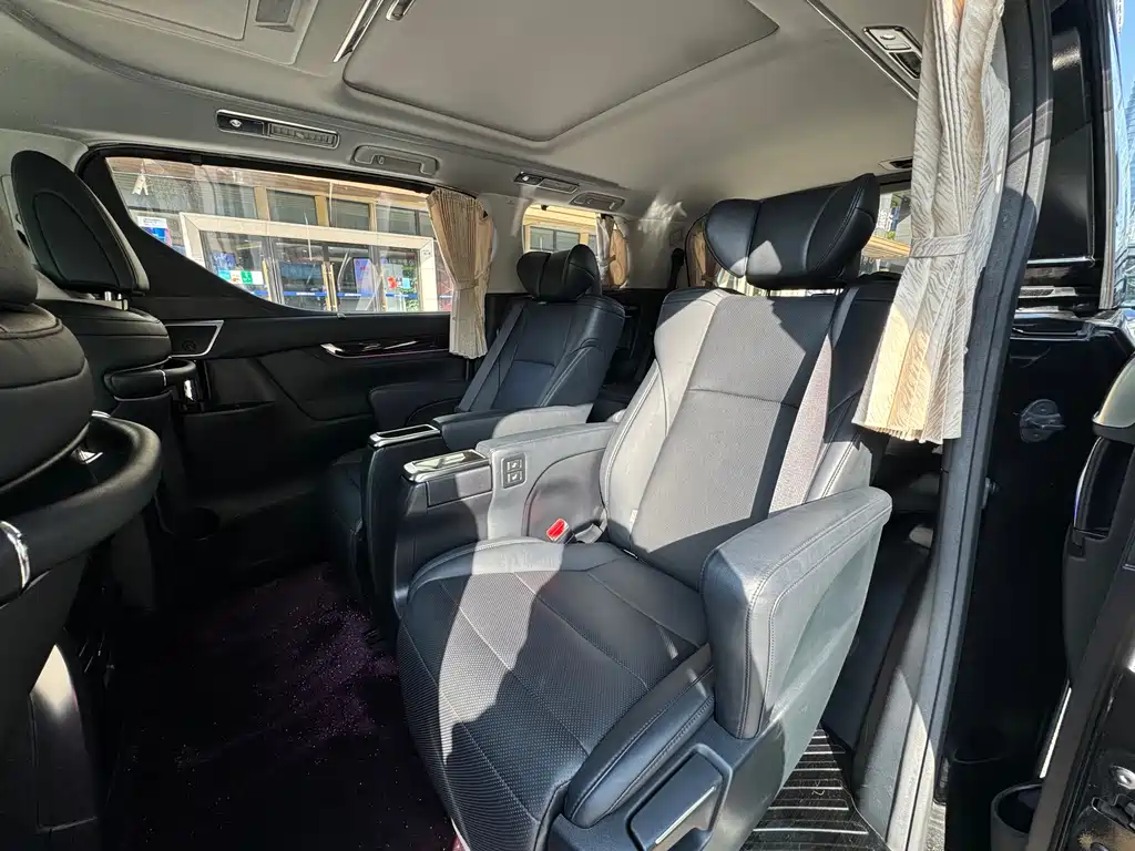 Toyota Vellfire 2018 — фото 4