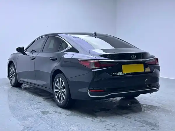 Lexus ES 2024