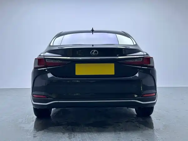 Lexus ES 2024