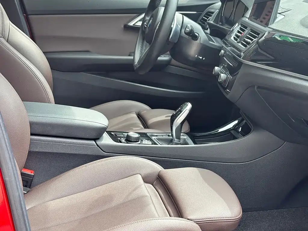 BMW 1 Series 2020 — фото 10