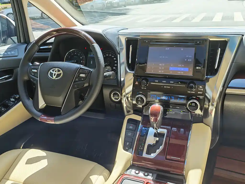 Toyota Alphard 2016 — фото 16