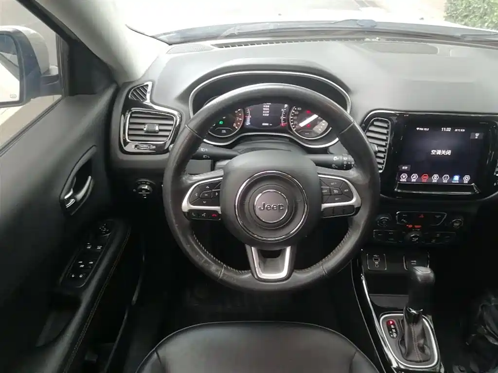 Jeep Compass 2020 — фото 11