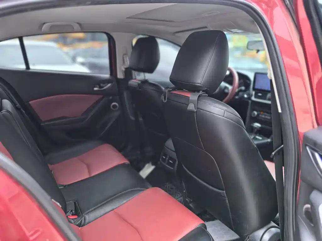 Mazda 3 Axela 2018 — фото 15