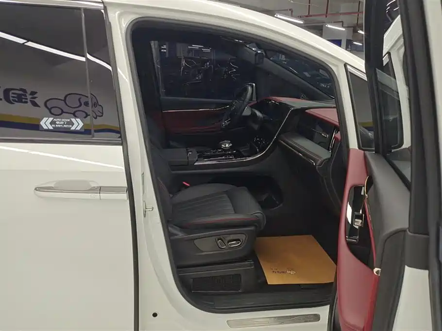 GAC Motor Trumpchi M8 2023 — фото 8