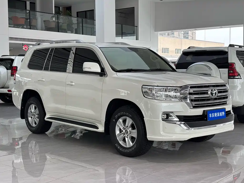 Toyota Land Cruiser 2017 — фото 3