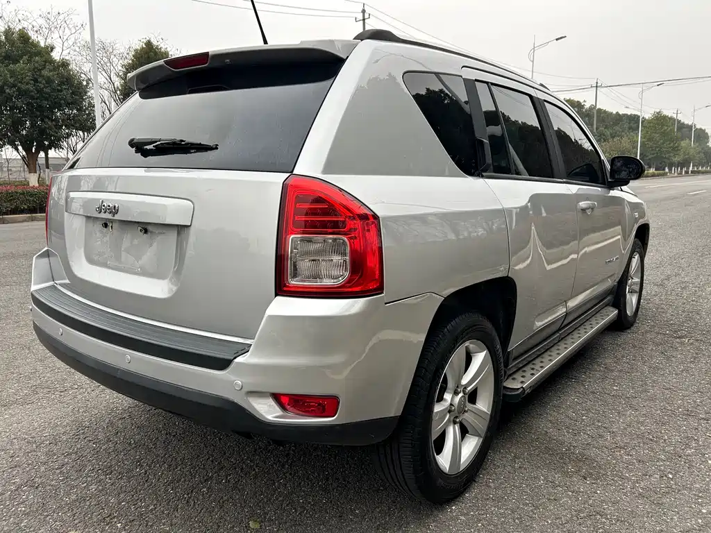 Jeep Compass 2012 — фото 6