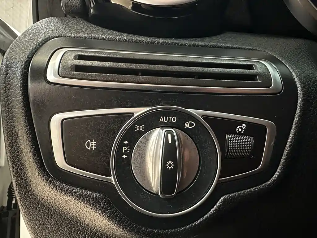 Mercedes-Benz C-Class 2020 — фото 17