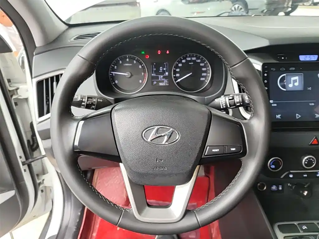 Hyundai ix25 2017 — фото 11